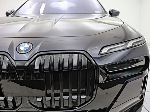 Used 2023 BMW i7 xDrive60 image 20