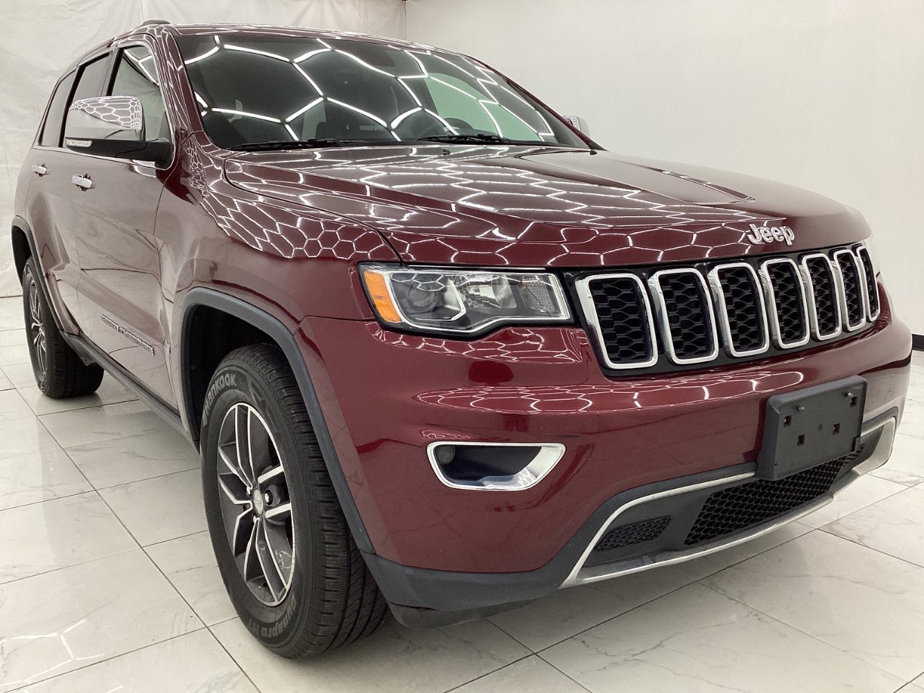 Used 2018 Jeep Grand Cherokee Limited AWD/4WD image 3