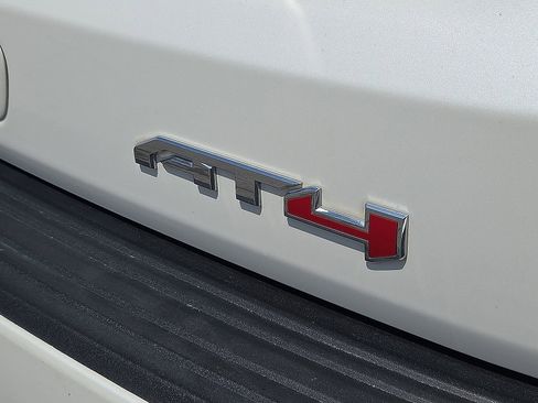 Used 2022 GMC Yukon AT4 w/ Technology Package AWD/4WD image 8