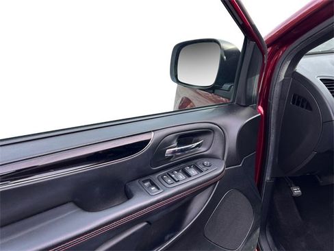 Used 2018 Dodge Grand Caravan GT image 11