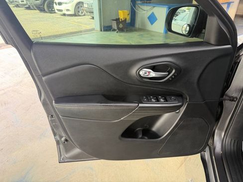 Used 2015 Jeep Cherokee Limited w/ Luxury Group FWD image 15