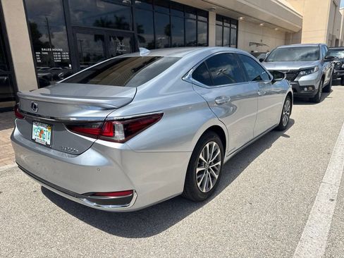 Used 2022 Lexus ES 300h w/ Premium Package FWD image 7