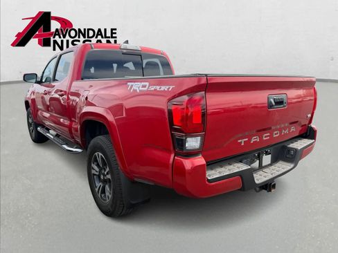 Used 2018 Toyota Tacoma TRD Sport image 3