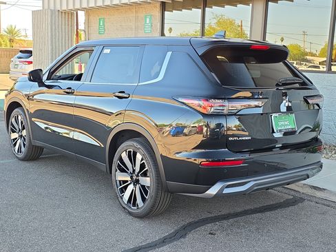 New 2026 Mitsubishi Outlander SE image 5