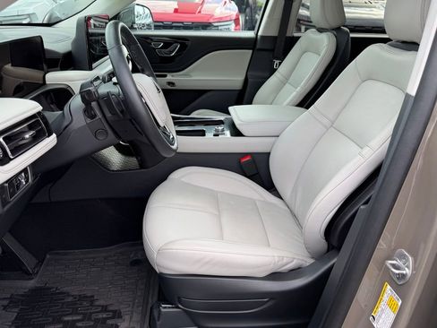 Used 2025 Lincoln Aviator AWD image 16