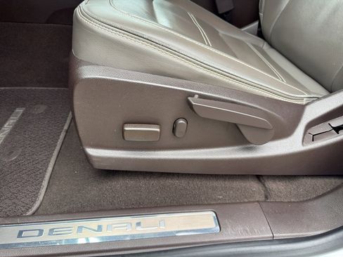 Used 2022 GMC Canyon Denali image 11