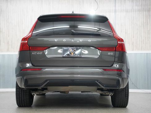 Used 2022 Volvo XC60 B5 R-Design w/ Advanced Package image 8