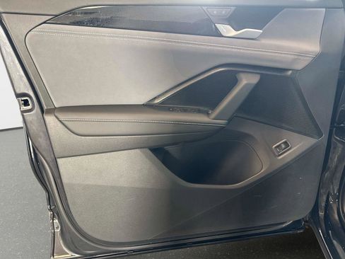 New 2026 Volkswagen Tiguan SE image 12