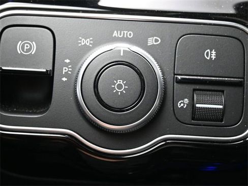 Used 2023 Mercedes-Benz CLA 250 4MATIC image 34