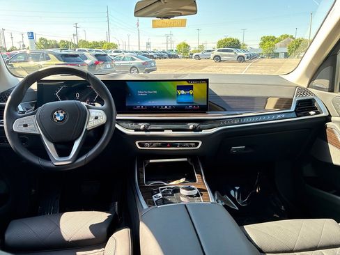 Used 2025 BMW X7 xDrive40i w/ Executive Package AWD/4WD image 19