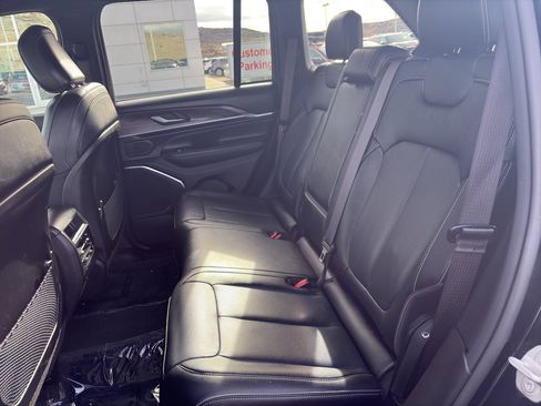 Used 2023 Jeep Grand Cherokee Overland image 13