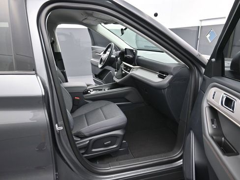 New 2025 Ford Explorer Active image 10