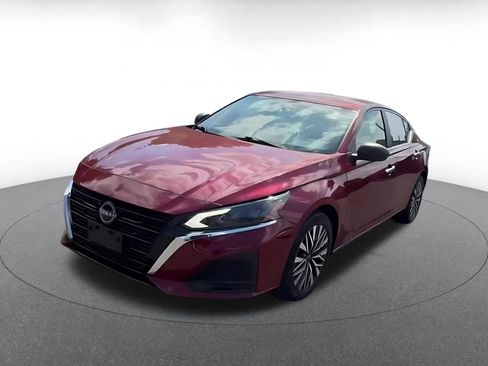 Used 2025 Nissan Altima 2.5 SV FWD image 4