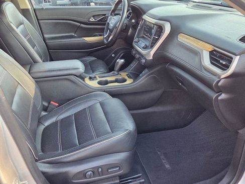 Used 2019 GMC Acadia Denali image 17