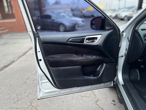 Used 2013 Nissan Pathfinder SV image 9