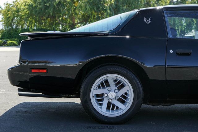 Used 1992 Pontiac Firebird Formula RWD image 8