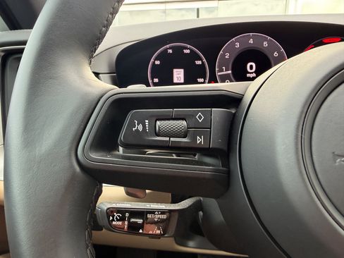 Certified 2024 Porsche Cayenne Coupe image 36