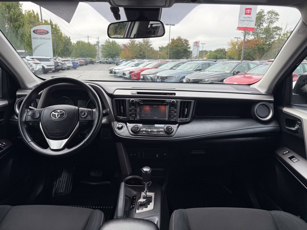 Used 2018 Toyota RAV4 XLE AWD/4WD image 21