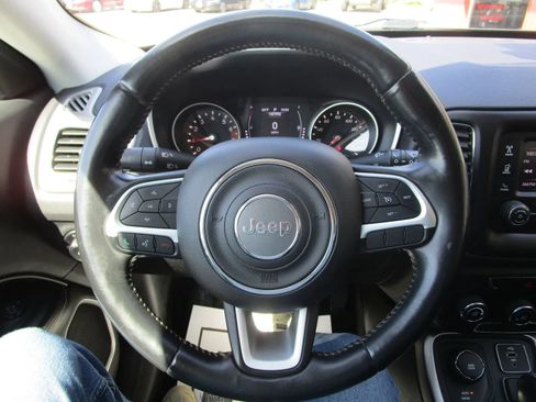 Used 2018 Jeep Compass Latitude AWD/4WD image 18
