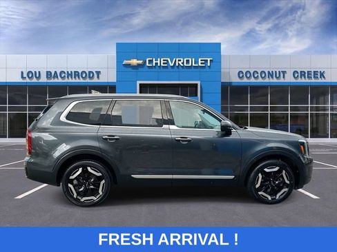 Used 2024 Kia Telluride S FWD image 9
