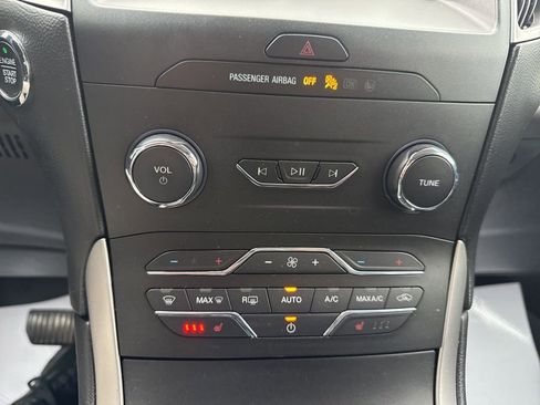 Used 2019 Ford Edge SEL w/ Equipment Group 201A AWD/4WD image 17