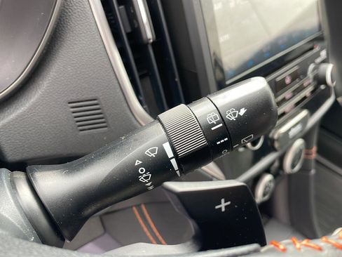 Used 2020 Subaru Crosstrek 2.0i Limited w/ Moonroof Package w/Navigation AWD/4WD image 18