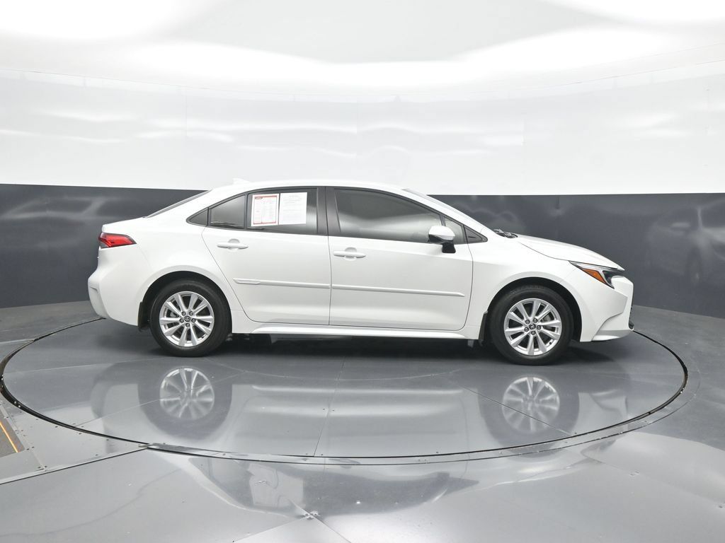 Used 2024 Toyota Corolla LE w/ LE Convenience Package FWD image 8
