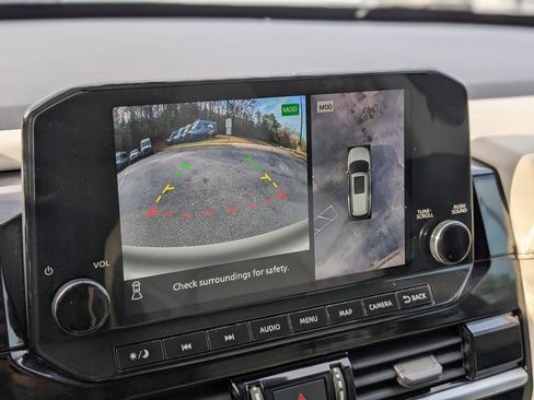 Used 2022 Nissan Pathfinder SL w/ Lighting Package (N92) image 29