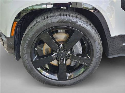 Certified 2026 Land Rover Defender 110 X-Dynamic SE AWD/4WD image 25