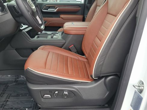 New 2025 GMC Sierra 3500 Denali Ultimate image 9