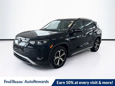 New 2025 Volkswagen Tiguan SE image 3