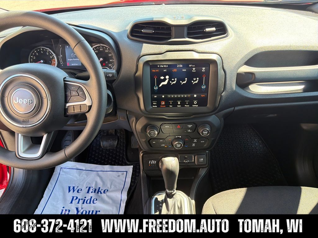 Used 2023 Jeep Renegade Latitude AWD/4WD image 17