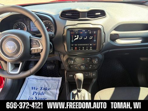 Used 2023 Jeep Renegade Latitude AWD/4WD image 17