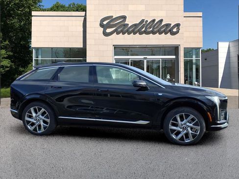 New 2026 Cadillac Optiq Luxury 1 image 6