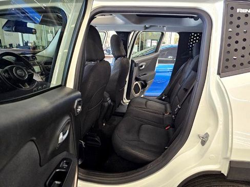 Used 2015 Jeep Renegade Latitude w/ Popular Equipment Group image 28