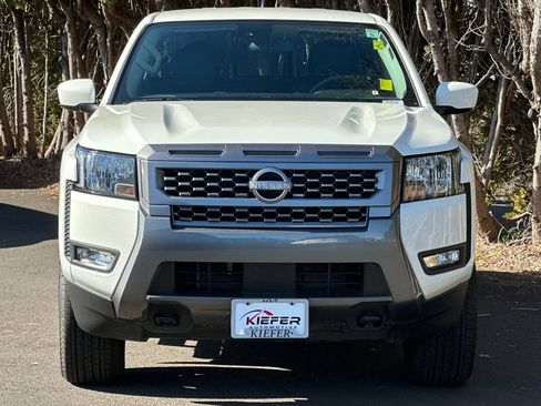 Used 2025 Nissan Frontier SV w/ SV Convenience Package image 9