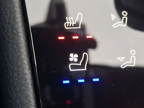 Used 2025 Porsche Macan image 22