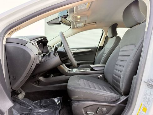Used 2019 Ford Fusion SE FWD image 16