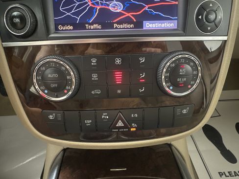 Used 2011 Mercedes-Benz R 350 4MATIC image 17