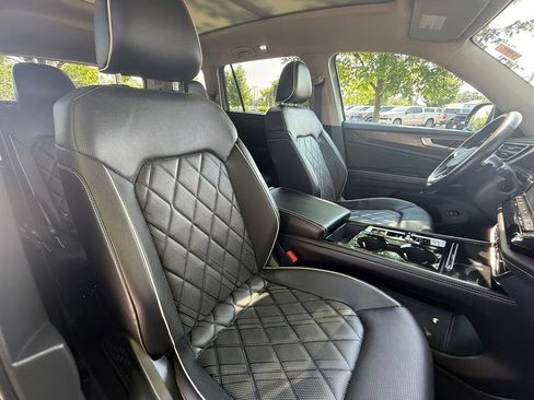 Used 2024 Volkswagen Atlas SEL Premium R-Line AWD/4WD image 29
