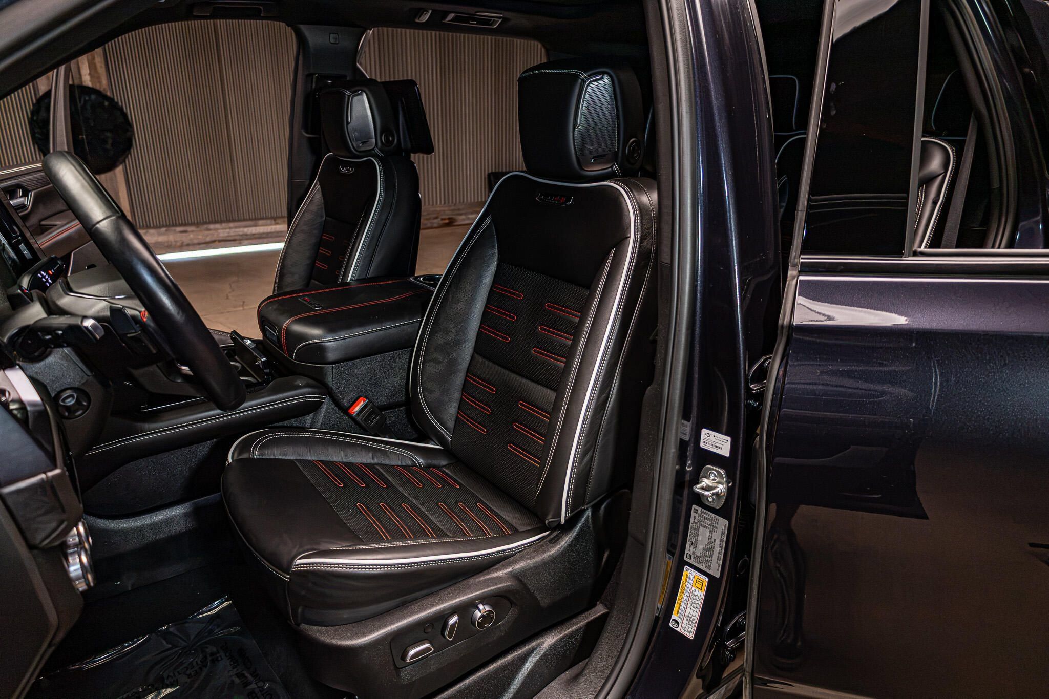 Used 2025 GMC Yukon AT4 Ultimate AWD/4WD image 21
