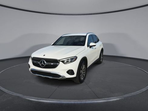 Used 2025 Mercedes-Benz GLC 300 image 4