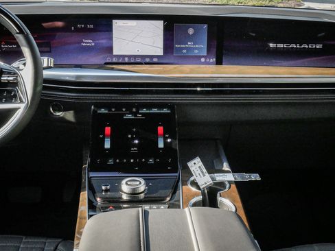 Used 2026 Cadillac Escalade ESV Platinum Sport w/ LPO, ONYX Package image 31