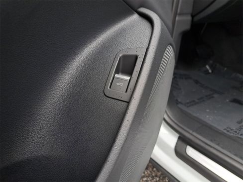 Used 2025 Audi Q8 Premium w/ Convenience Package image 21