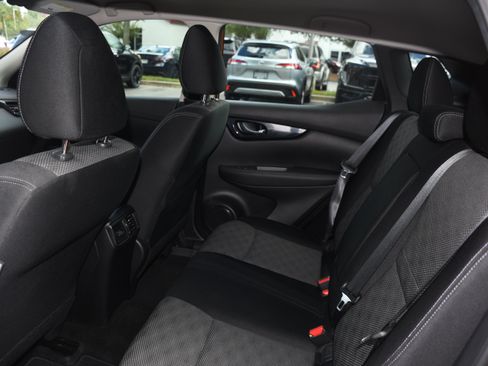 Used 2017 Nissan Rogue Sport SV w/ SV Premium Package FWD image 16
