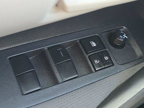 Used 2023 Toyota Corolla LE image 17