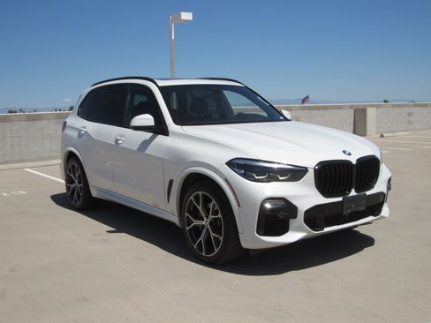Used 2020 BMW X5 xDrive40i w/ M Sport Package image 2