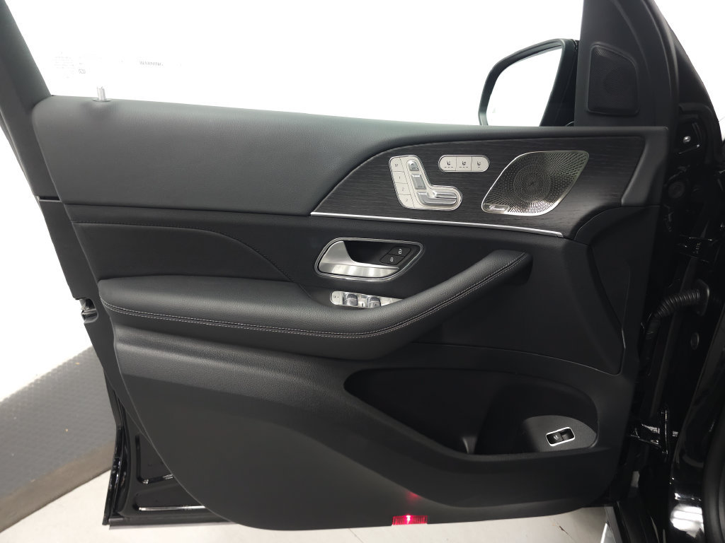 Certified 2026 Mercedes-Benz GLS 450 4MATIC image 5