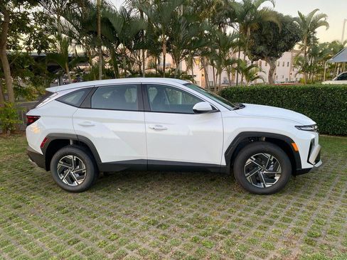 New 2026 Hyundai Tucson Blue SE image 8