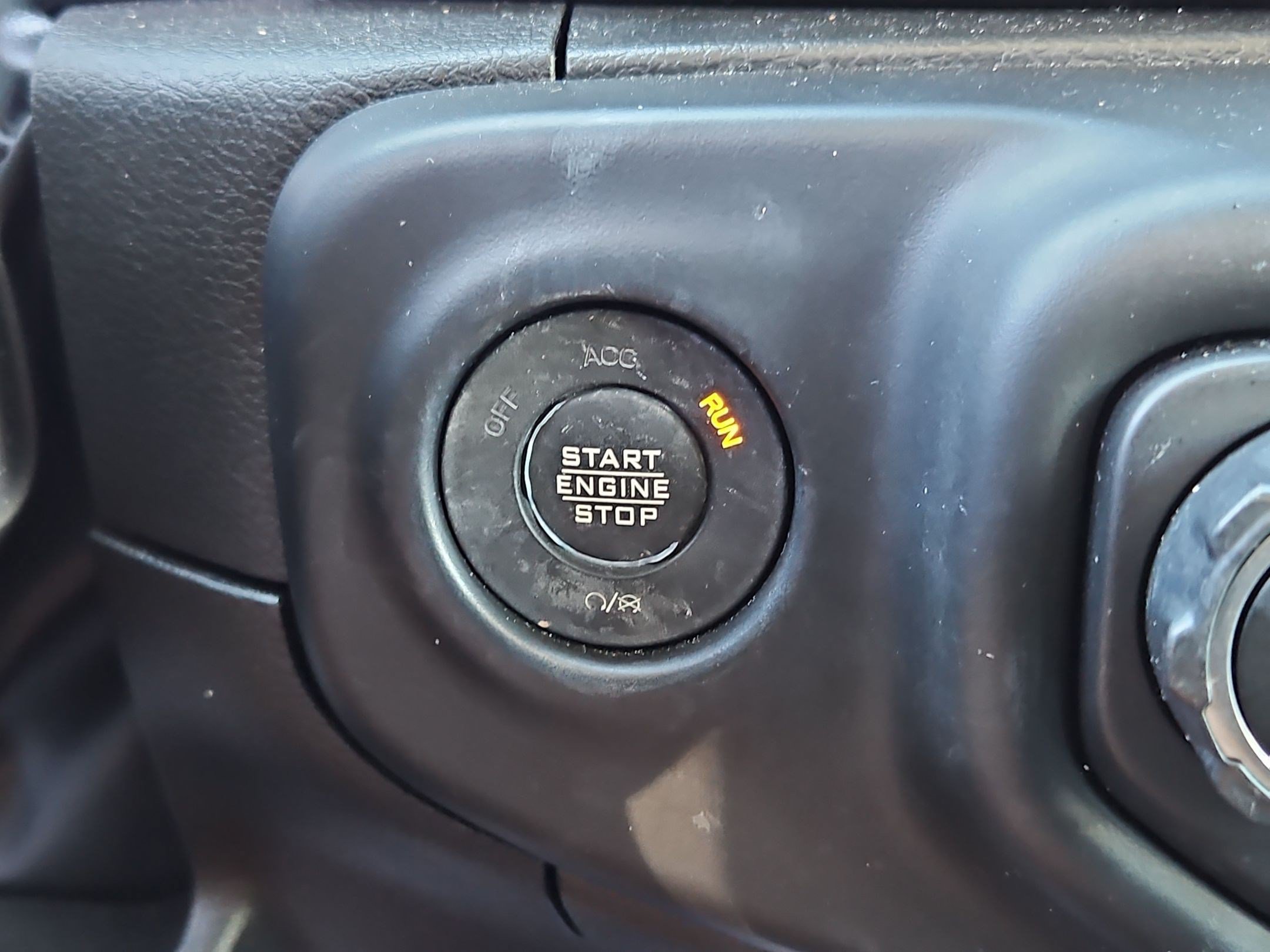 Used 2023 Jeep Wrangler Unlimited Sahara AWD/4WD image 18